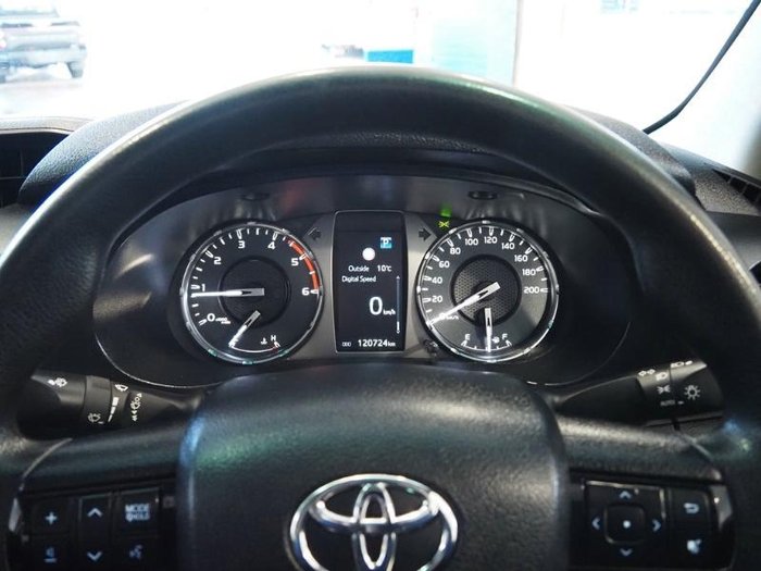 2023 Toyota Hilux SR