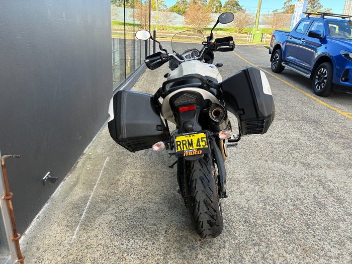 Triumph 2008 1050cc triumph tiger RED/WHITE