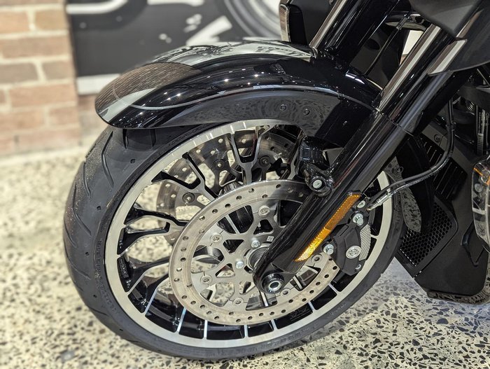 2026 Harley-Davidson Street Glide Limited 117 (FLHXL) Touring Black