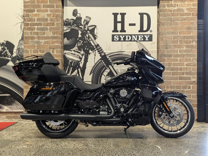 2026 Harley-Davidson Street Glide Limited 117 (FLHXL) Touring Black