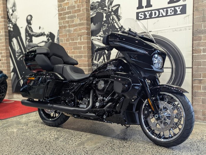 2026 Harley-Davidson Street Glide Limited 117 (FLHXL) Touring Black