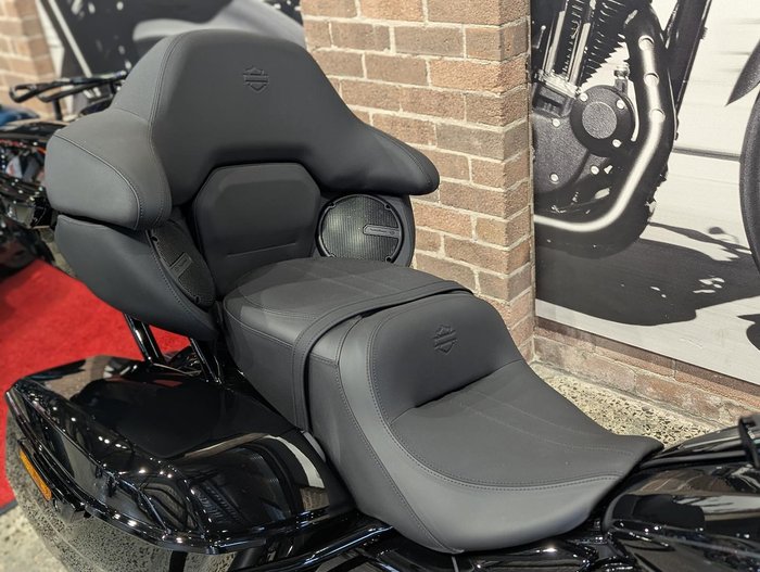 2026 Harley-Davidson Street Glide Limited 117 (FLHXL) Touring Black