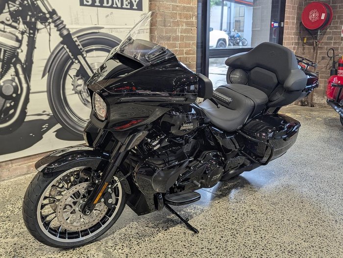 2026 Harley-Davidson Street Glide Limited 117 (FLHXL) Touring Black