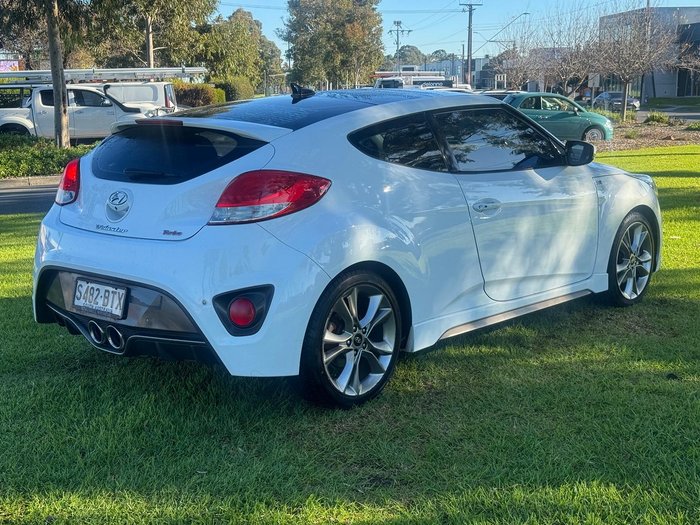 2017 Hyundai Veloster SR Turbo FS5 Series II White Crystal
