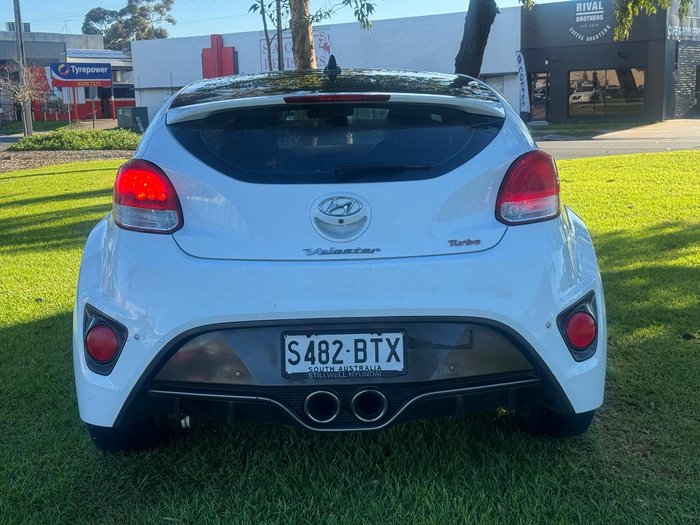 2017 Hyundai Veloster SR Turbo FS5 Series II White Crystal
