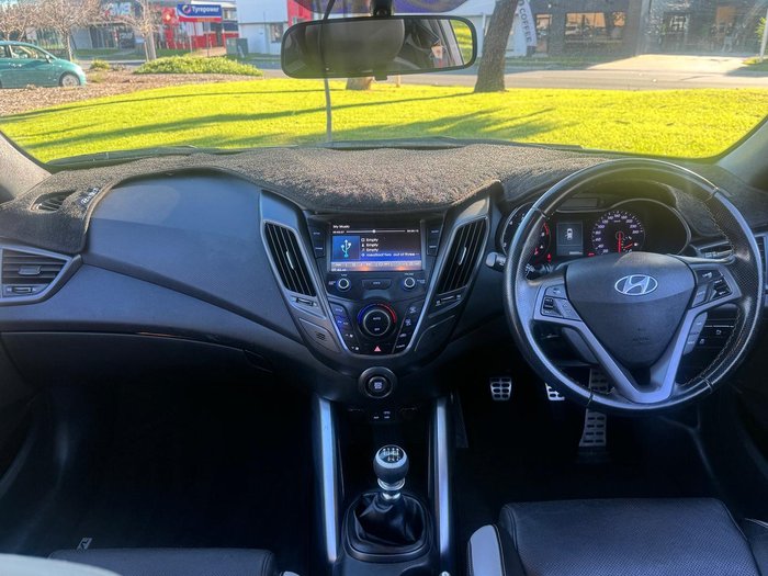 2017 Hyundai Veloster SR Turbo FS5 Series II White Crystal