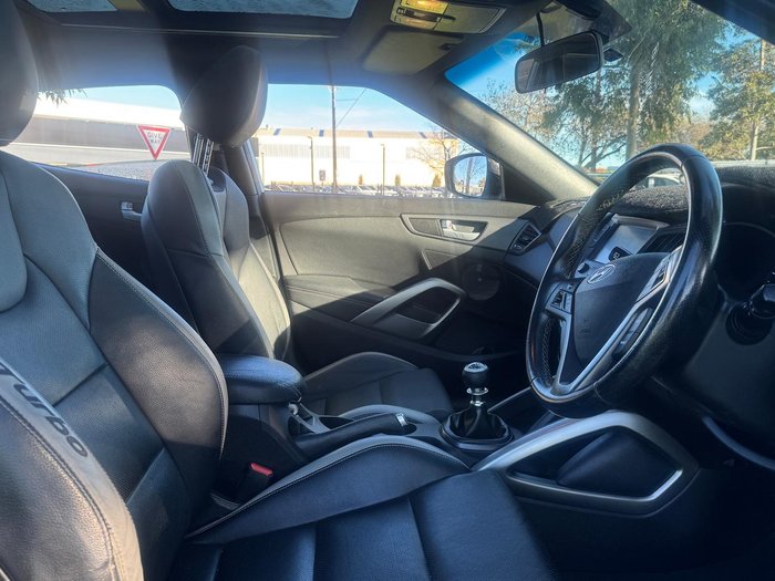 2017 Hyundai Veloster SR Turbo FS5 Series II White Crystal