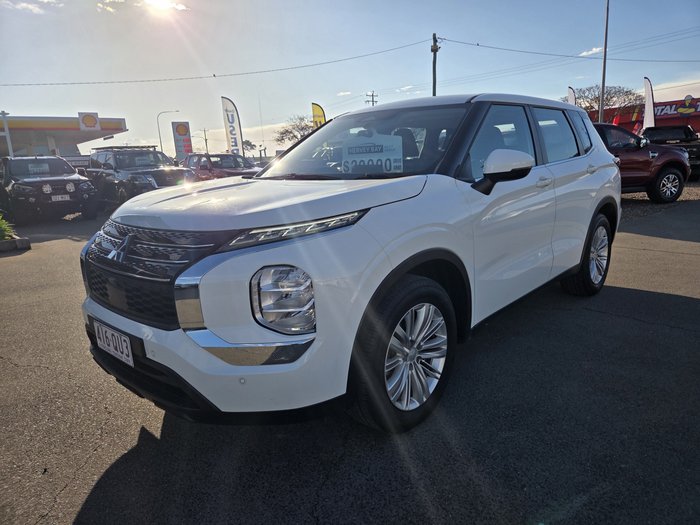 2023 Mitsubishi Outlander ES