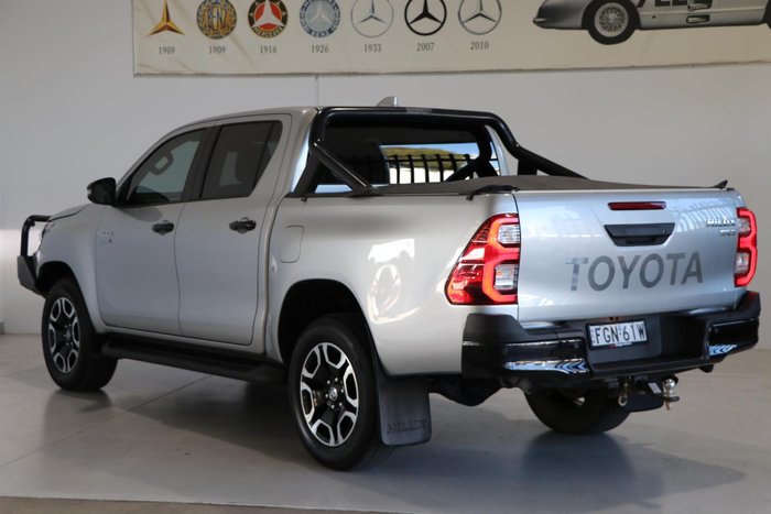 2024 Toyota Hilux SR5 48V