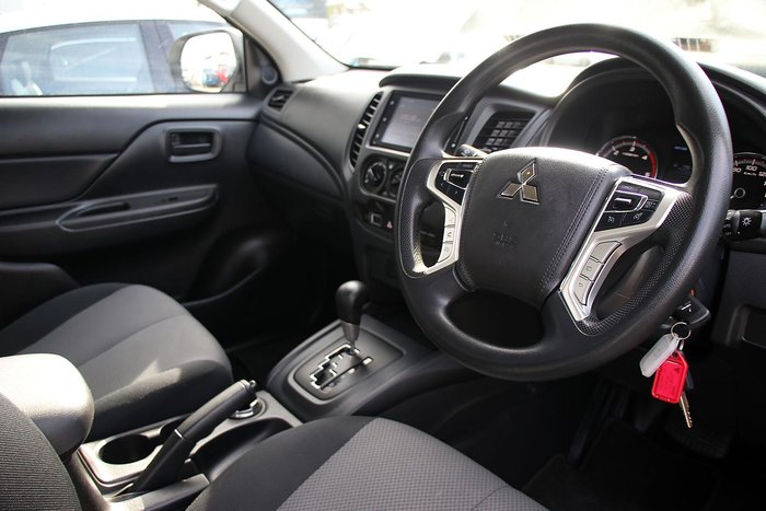 2023 Mitsubishi Triton GLX MR MY23 4X4 Dual Range White