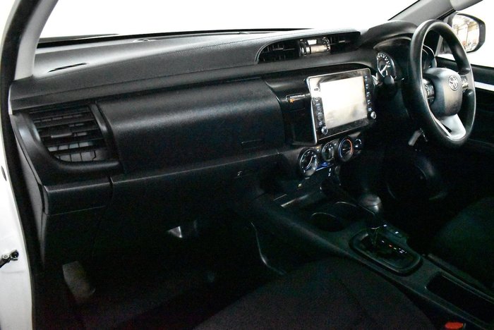 2023 Toyota Hilux SR