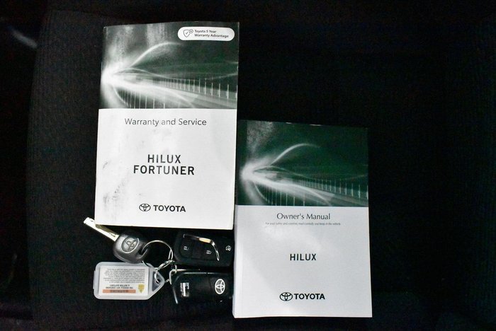 2023 Toyota Hilux SR