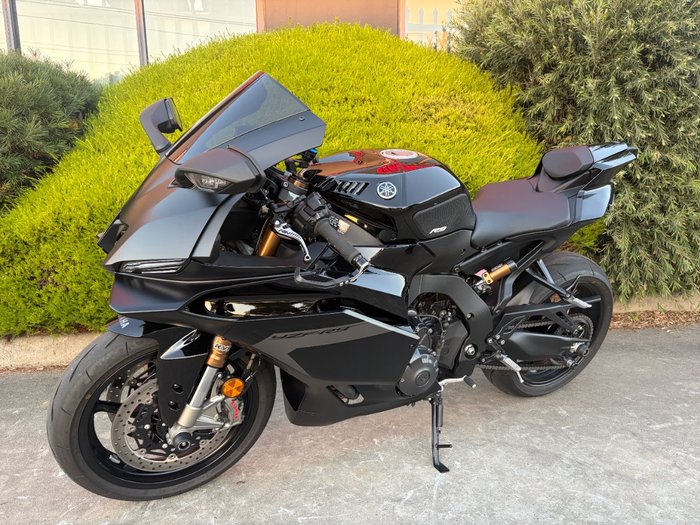 2025 Yamaha YZF-R9
