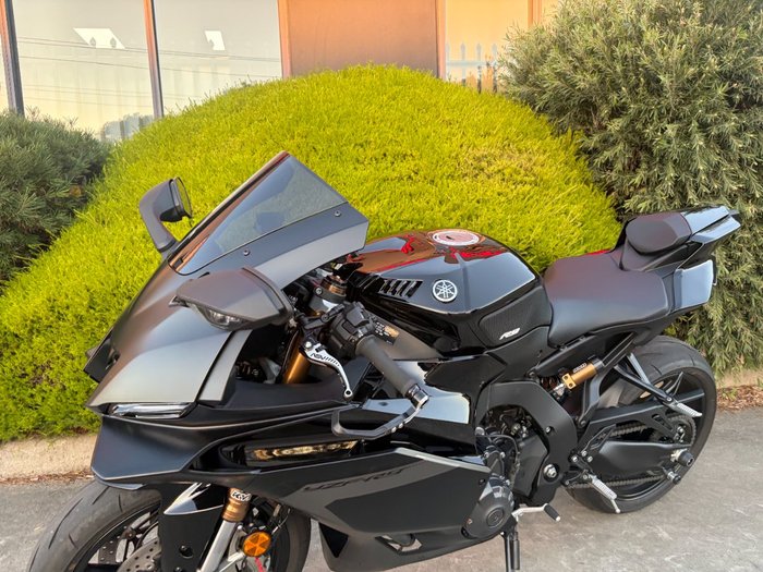 2025 Yamaha YZF-R9