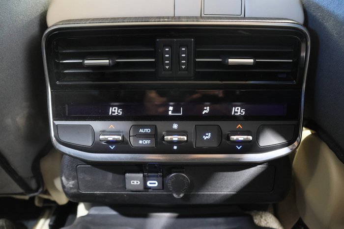2024 Toyota Landcruiser VX