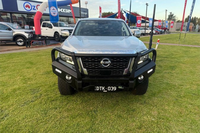 2021 NISSAN NAVARA