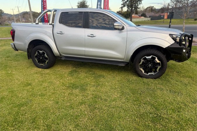 2021 NISSAN NAVARA ST-X (4x4) LEATHER/NO SUNROOF