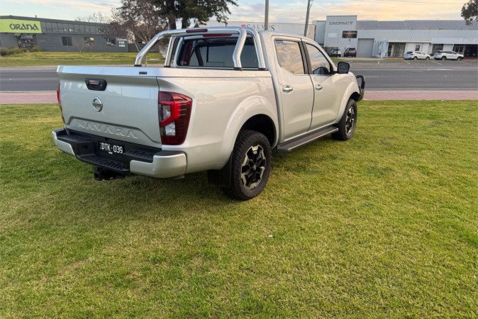 2021 NISSAN NAVARA ST-X (4x4) LEATHER/NO SUNROOF