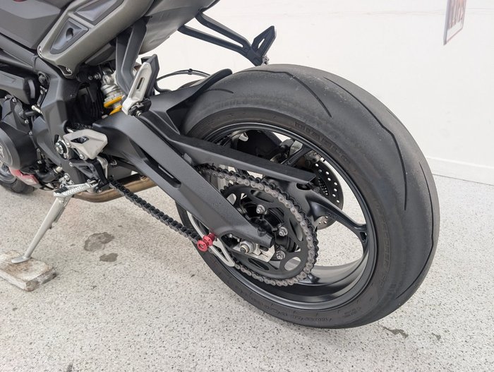 2025 Triumph 2025 Triumph 765CC STREET TRIPLE RS Carnival Red