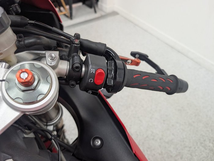 2016 Triumph DAYTONA 675 Red