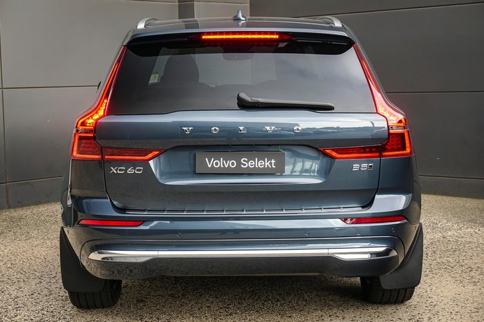 2025 Volvo XC60 Plus B5 Bright