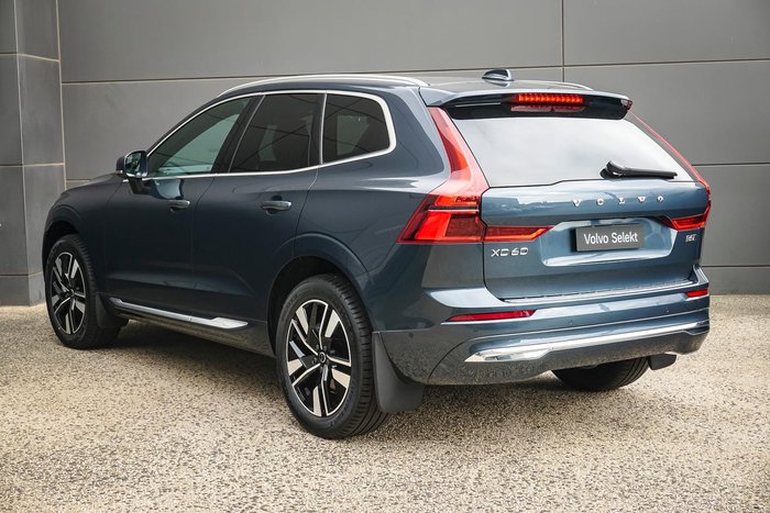 2025 Volvo XC60 Plus B5 Bright