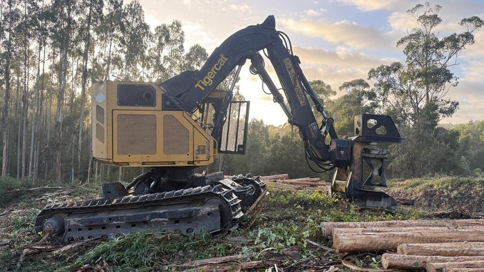 2018 Tigercat L822D Yellow