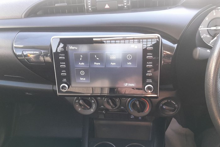 2022 Toyota Hilux SR