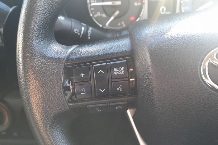 2022 Toyota Hilux SR