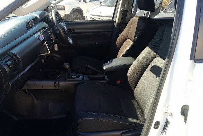 2022 Toyota Hilux SR