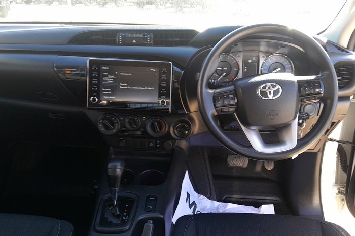 2022 Toyota Hilux SR