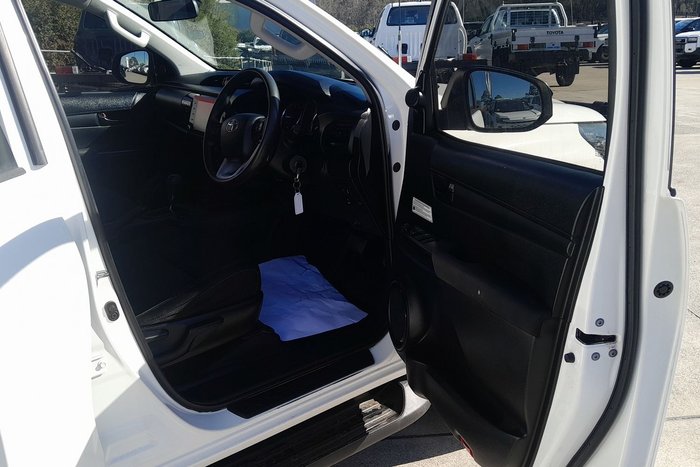 2022 Toyota Hilux SR