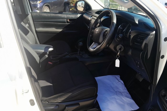 2022 Toyota Hilux SR