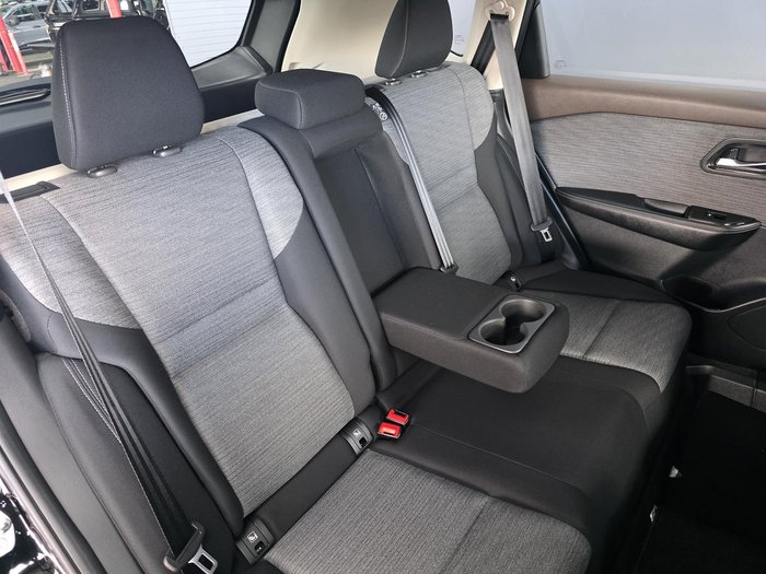 2025 Nissan X-TRAIL ST