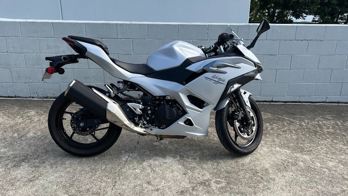 2024 Kawasaki NINJA 500 White