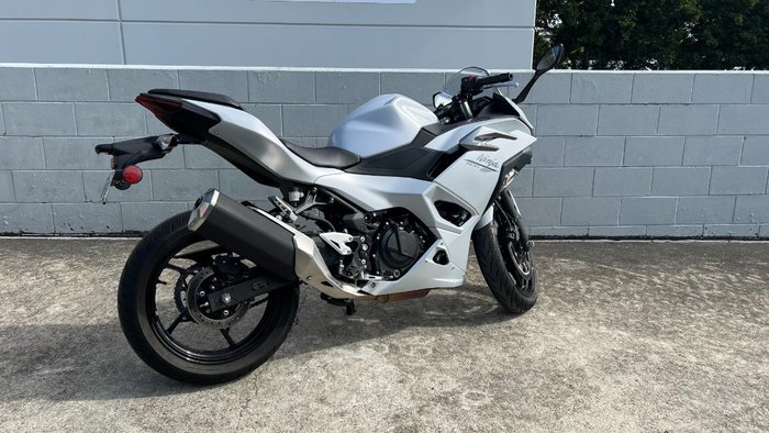 2024 Kawasaki NINJA 500 White
