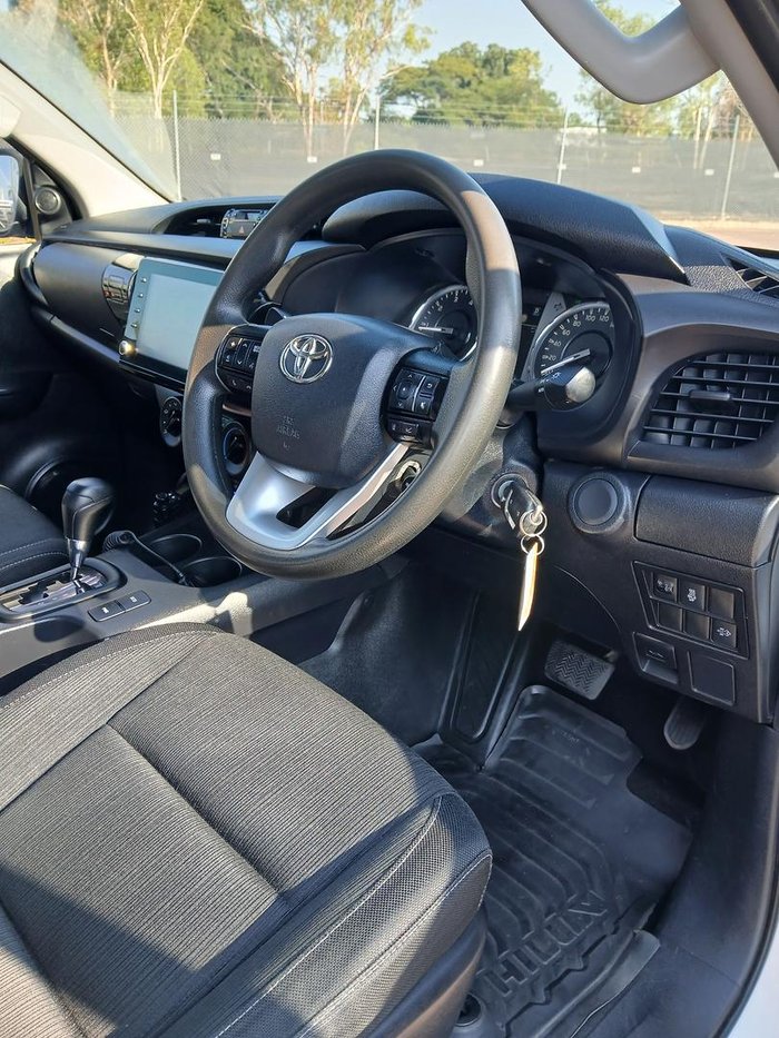 2022 Toyota Hilux SR