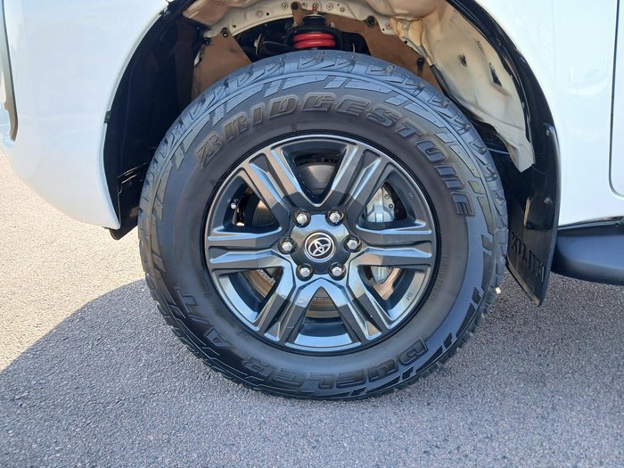 2022 Toyota Hilux SR