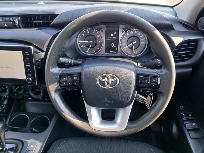 2022 Toyota Hilux SR