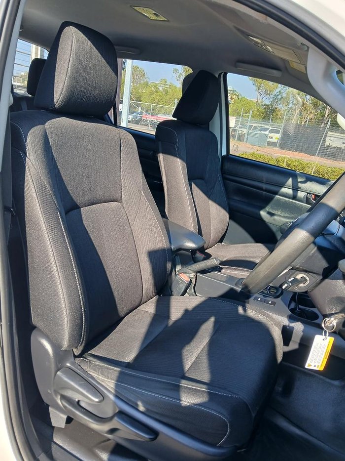 2022 Toyota Hilux SR