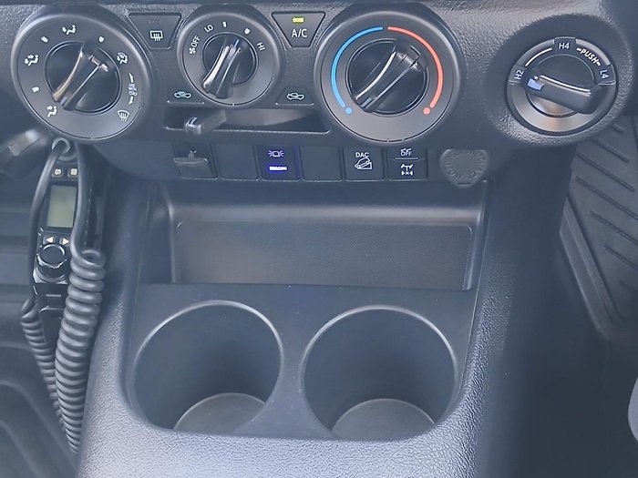 2022 Toyota Hilux SR