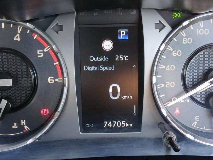 2022 Toyota Hilux SR
