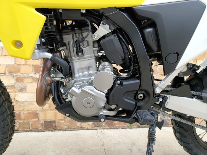 2026 SUZUKI DR-Z4S DUAL PURPOSE YELLOW