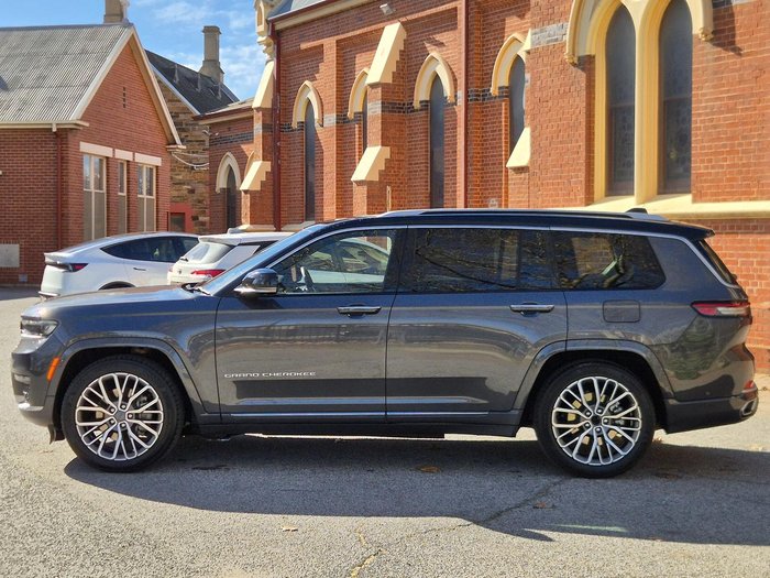 2022 Jeep Grand Cherokee Summit Reserve