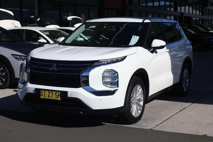 2024 Mitsubishi Outlander ES