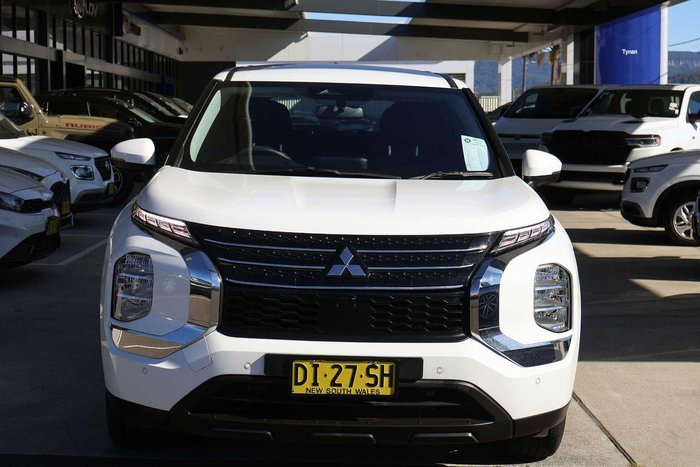 2024 Mitsubishi Outlander ES