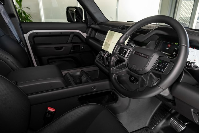 2026 Land Rover Defender 110 P635 OCTA