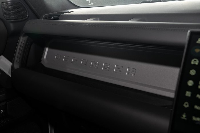 2026 Land Rover Defender 110 P635 OCTA