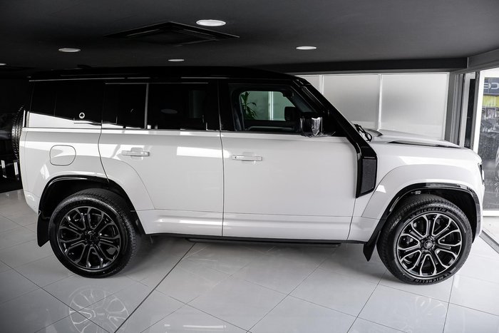 2026 Land Rover Defender 110 P635 OCTA