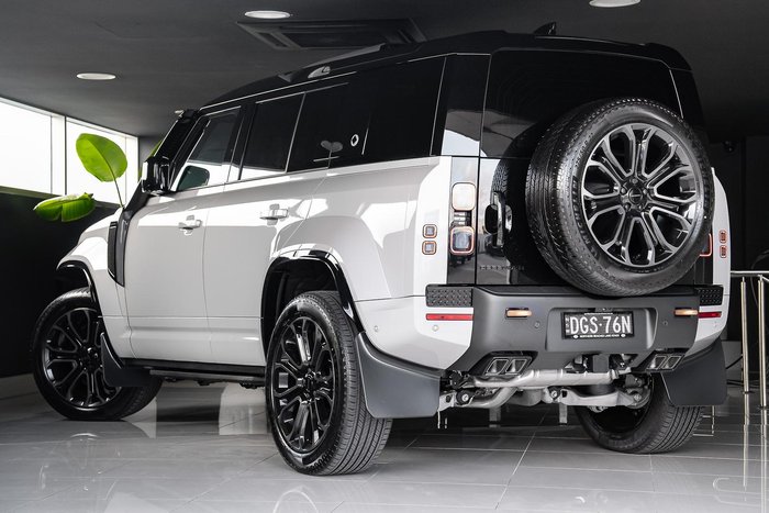 2026 Land Rover Defender 110 P635 OCTA